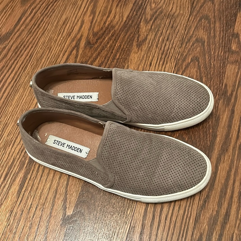 Steve Madden slip on shoes 
Women’s size 9